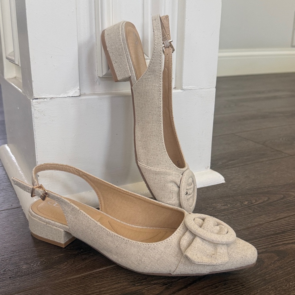 CL by Laundry Cream Linen-Look Slingback Sandals with Buckle Accent 7.5 - Picture 2 of 9